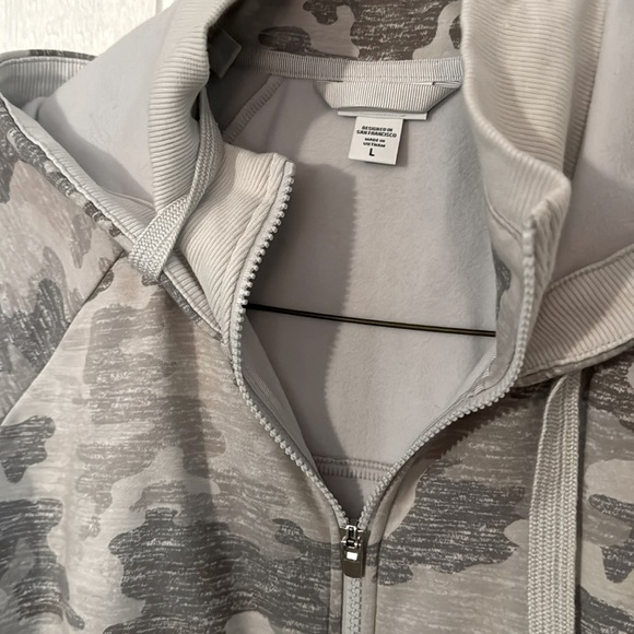 Athleta light gray camo triumph hoodie size large - Picture 2 of 10